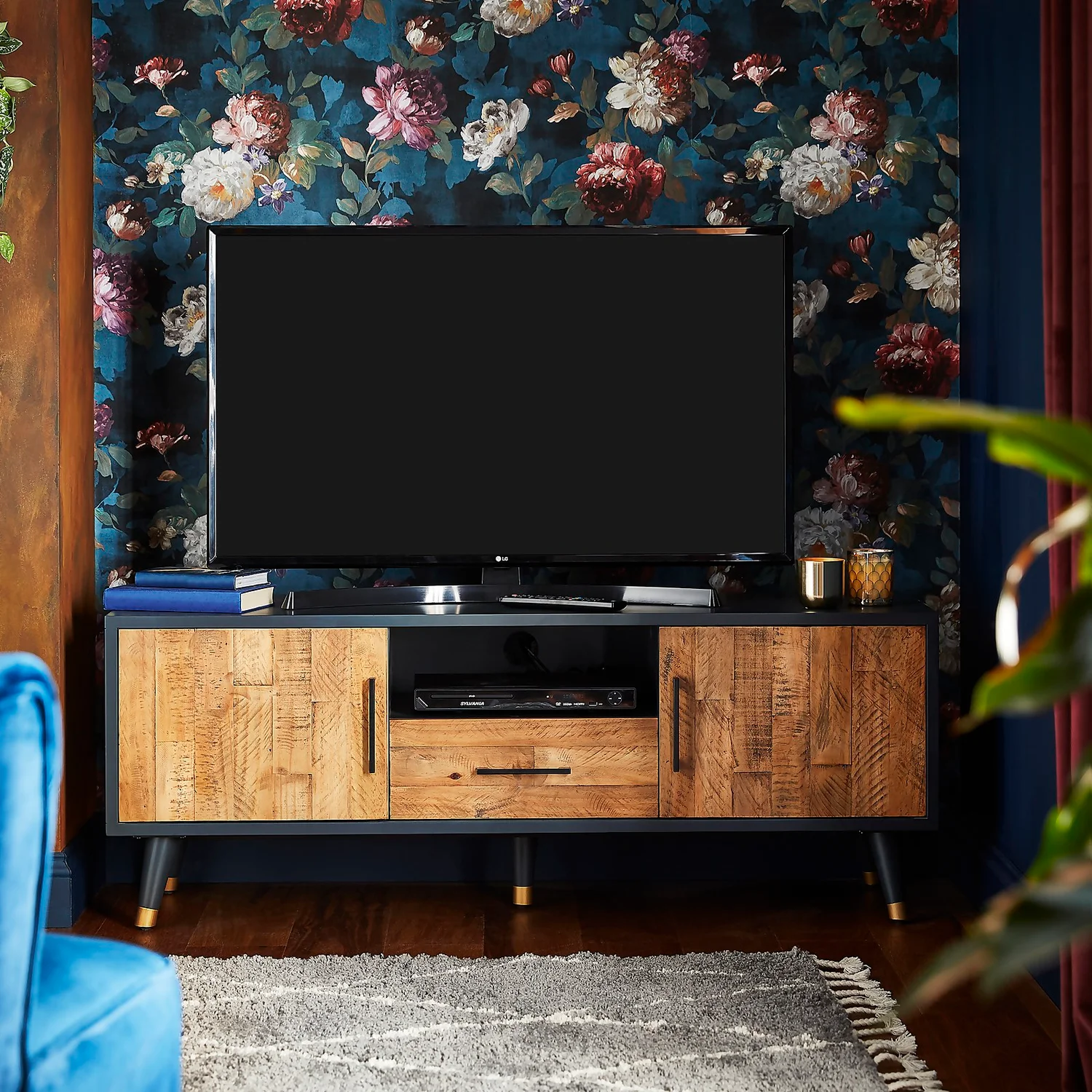 Franklin Wide TV Stand - Image 2